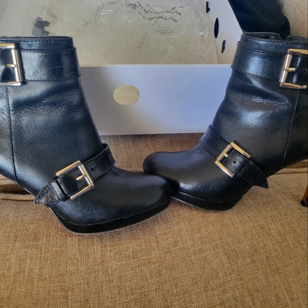 Nine West black booties
